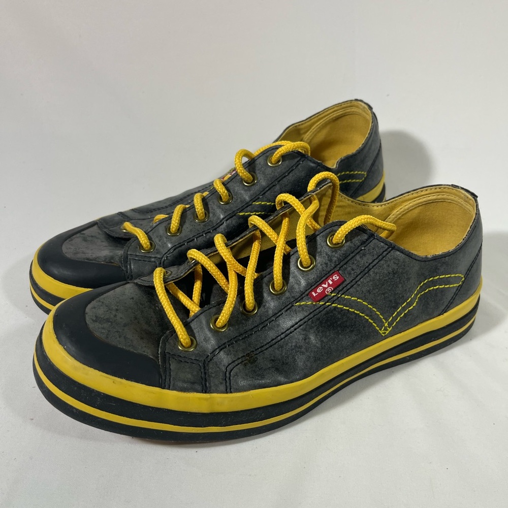 LEVIS MENS SNEAKERS SZ 7 GRAY, BLACK & YELLOW